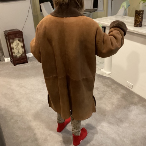 An authentic shearling coat - Picture 3 of 3